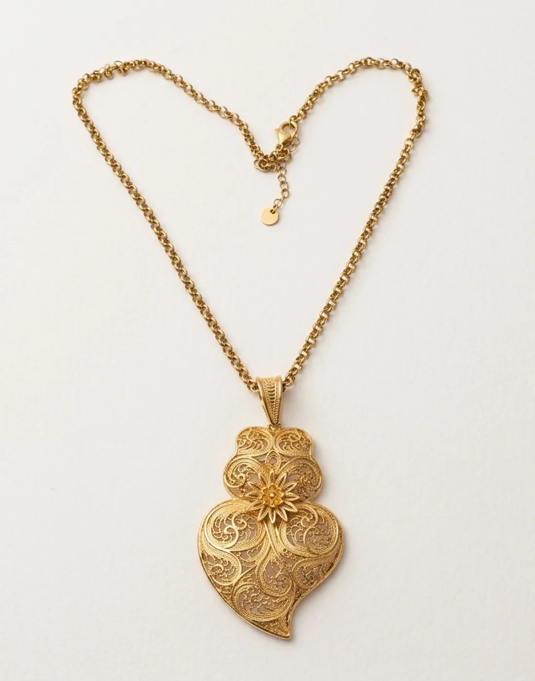 Colar com coração de Viana em filigrana